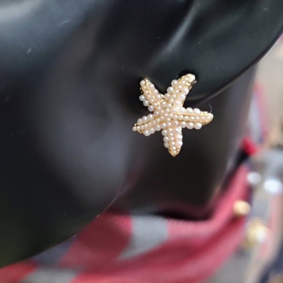 Small gold tone starfish with pearls earrings - Picture 6 of 7